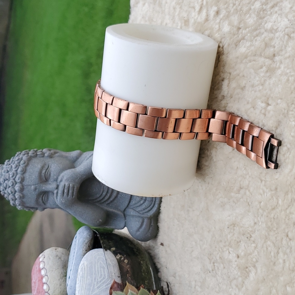 Unisex copper bracelet.
